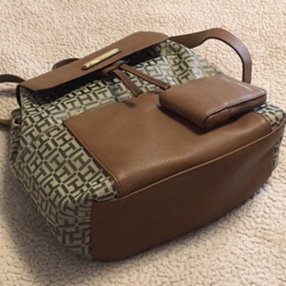 NWOT Tommy Hilfiger Monogram Flap Backpack Purse - Picture 9 of 9